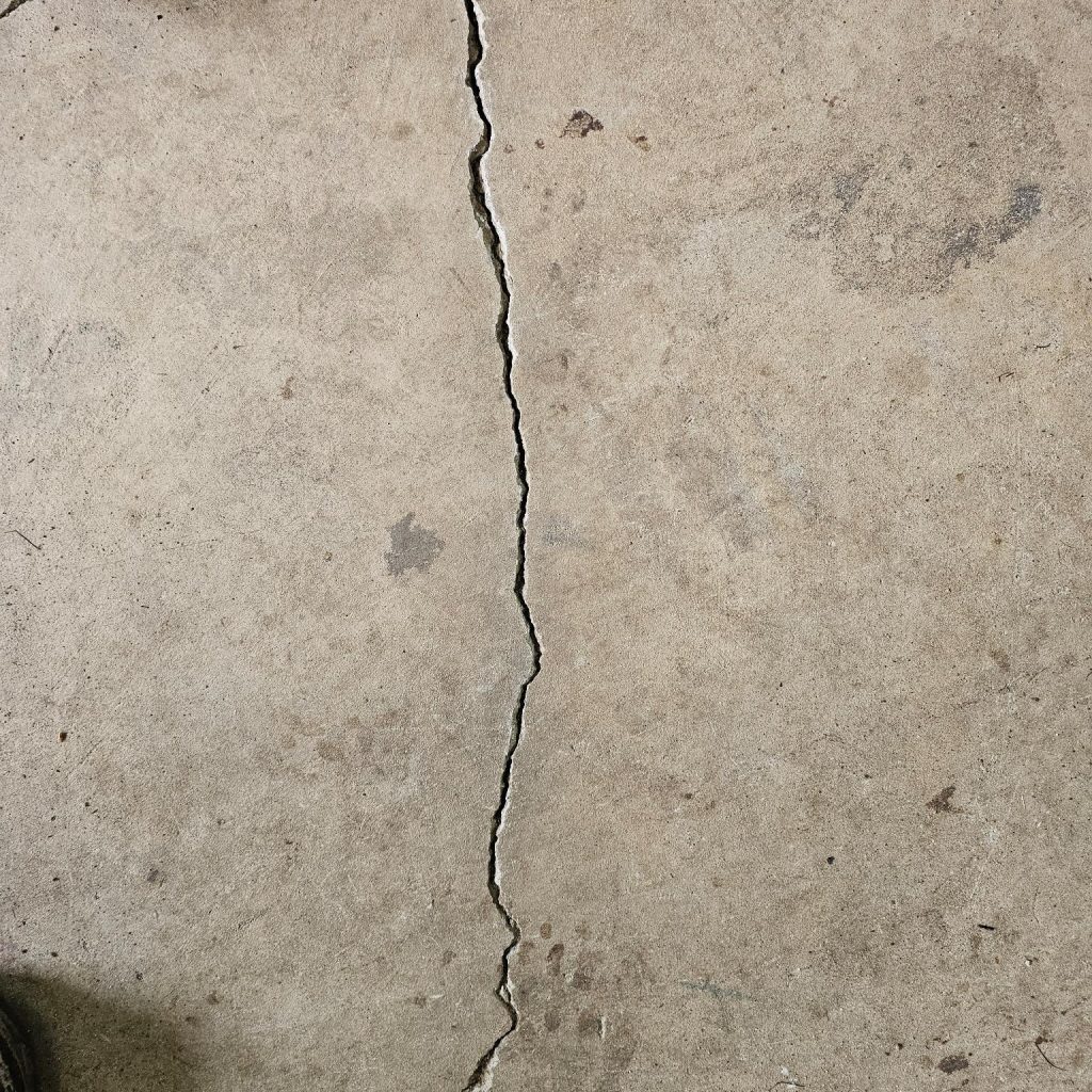 crack in the concrete before crack sealing